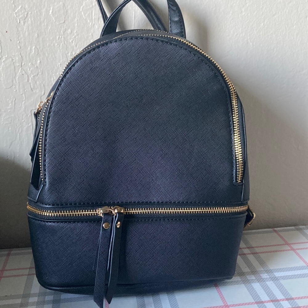 BLACK DOUBLE POCKET BACKPACK